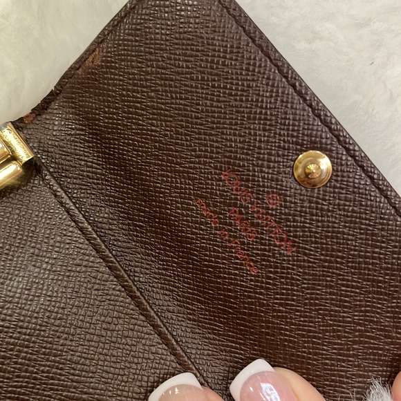 Authentic Louis Vuitton key and cash holder - Picture 7 of 10